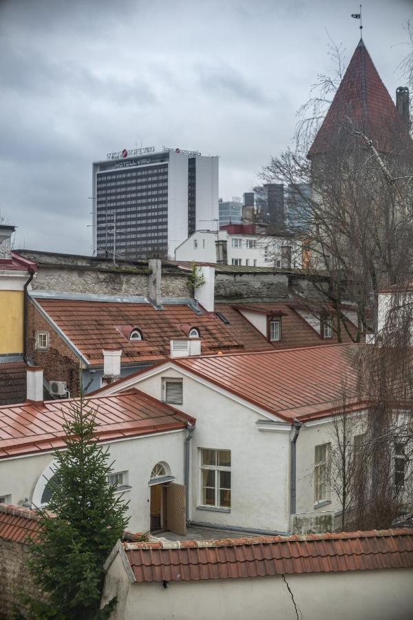 Roofs Of The Old Tallinn Guest House Exteriör bild