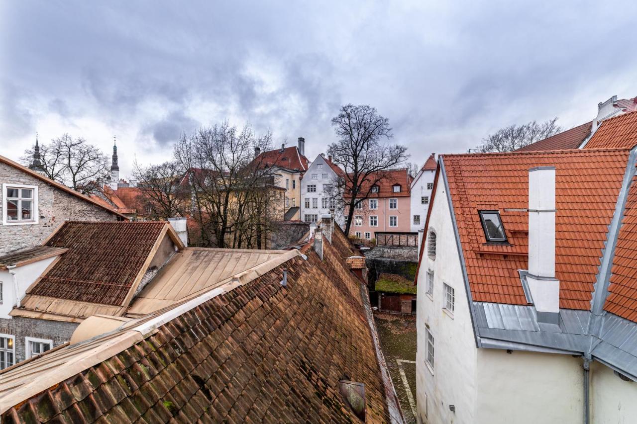 Roofs Of The Old Tallinn Guest House Exteriör bild