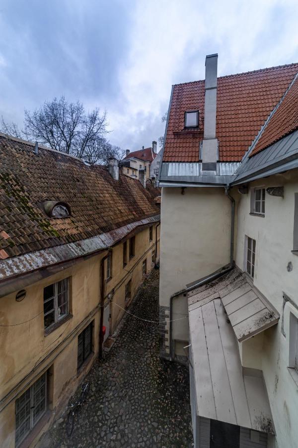 Roofs Of The Old Tallinn Guest House Exteriör bild